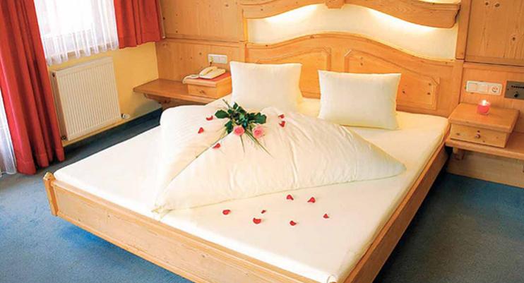 Rose Hotel
